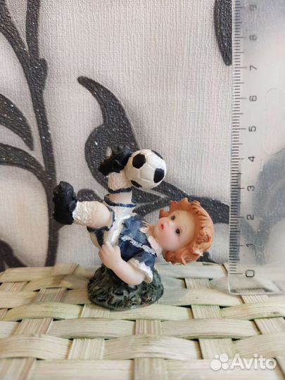 Статуэтки сувениры