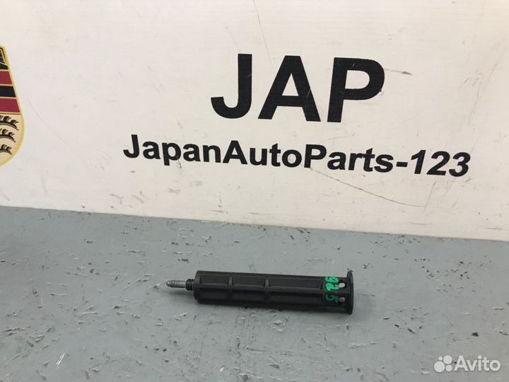 Крепеж Audi A4 B8 cdhb 2010