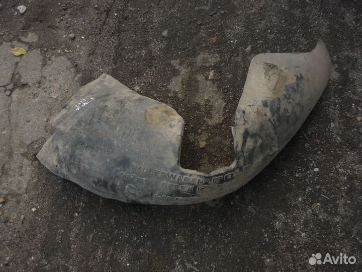 Подкрылок передний правый Фольцваген Гольф 3