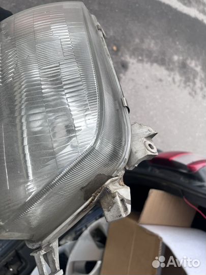 Фары Карина Е, Калдина, Корона