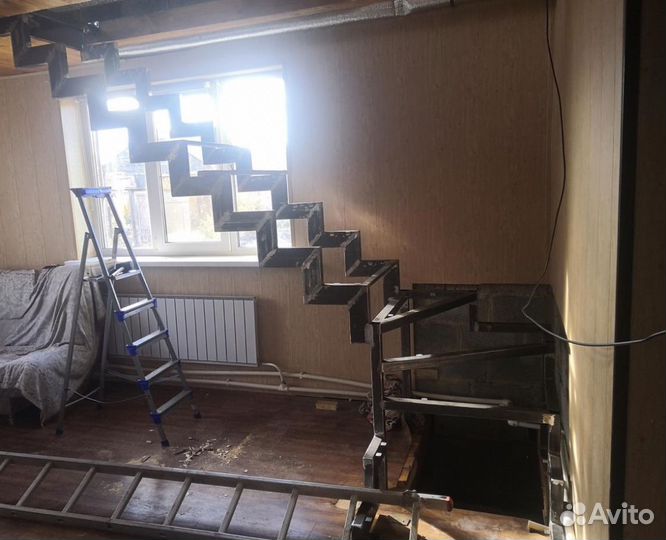 Сварной Каркас Лестницы на Монокосоуре в Коттедж