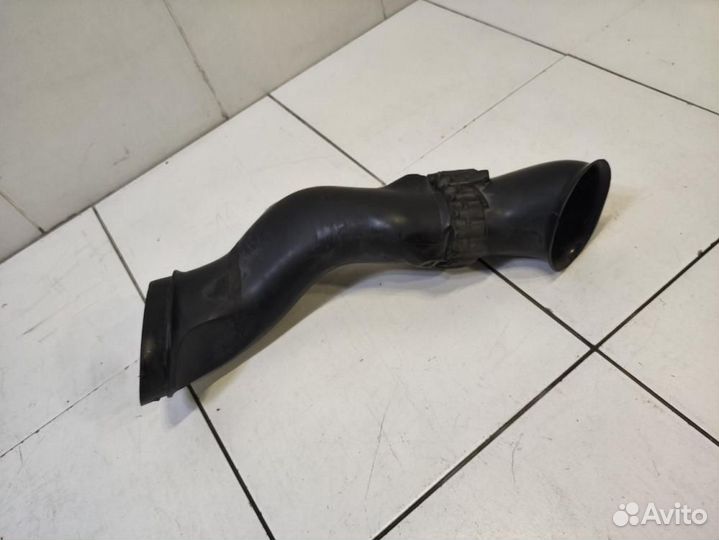 Патрубок воздушного фильтра Volkswagen Touareg 2 N