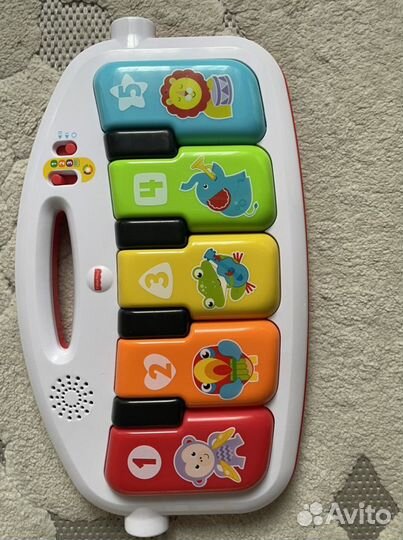 Развивающий коврик Fisher price с пианино