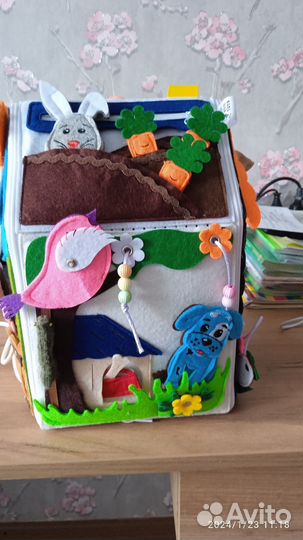 Бизиборд домик