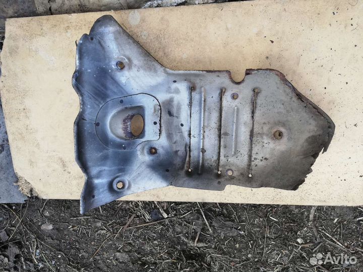 Защита выпускного коллектора Ниссан Премьера