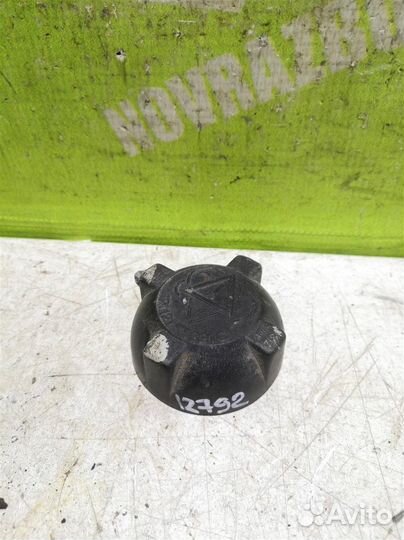 Крышка расширительного бачка Ауди 100 44 кузов С3