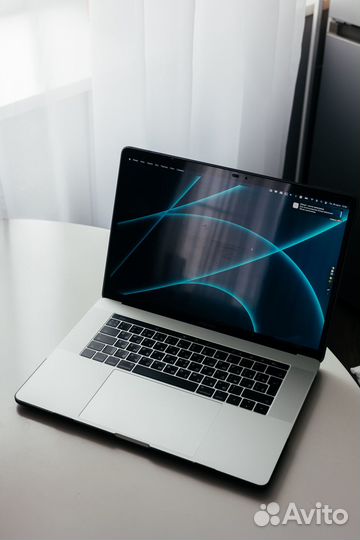 Apple MacBook Pro15 A1707 2.8Ghz i7 16gb 256