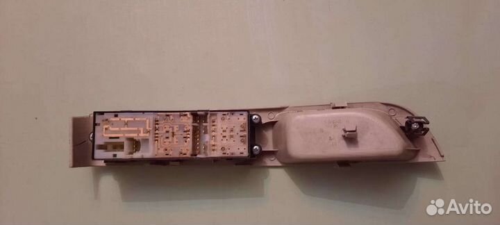 Блок управления стеклоподъемниками Ниссан Марч