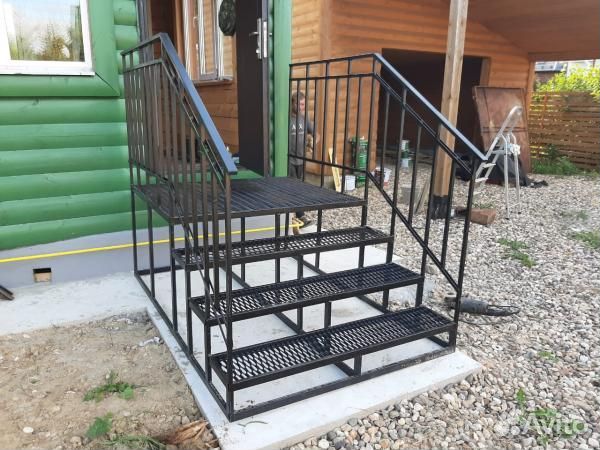 Крыльцо из металла