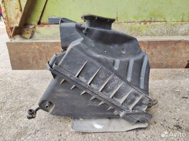 Корпус воздушного фильтра Audi A4 B6 AMB 2003