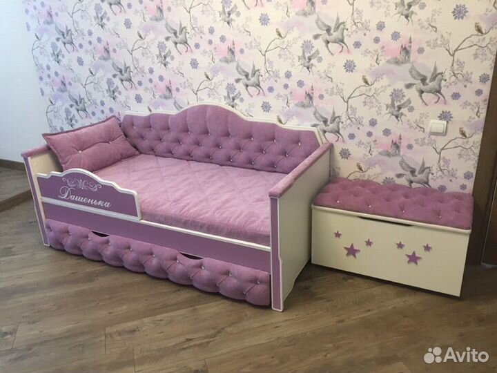 Кровать-диванчик с дополнительным выдвижным местом