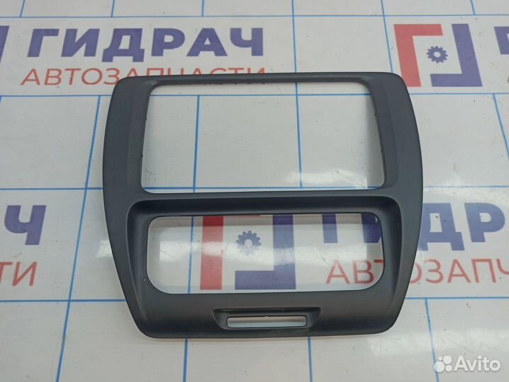 Рамка магнитолы Volkswagen Jetta (A6) 5C6858069A1QB