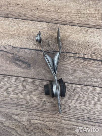 Подушка двигателя Renault Laguna 1.9