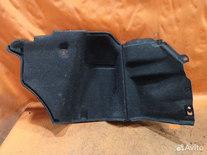 Обшивка багажника Nissan Gloria HY34