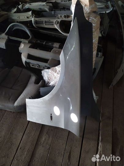 Левое крыло бмв Е90