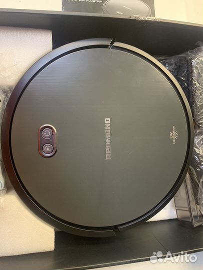 Робот-пылесос redmond RV-R650S, черный