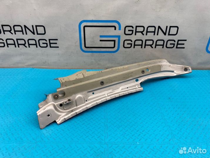 Кронштейн крыла передний правый Audi Q7 4LB BHK