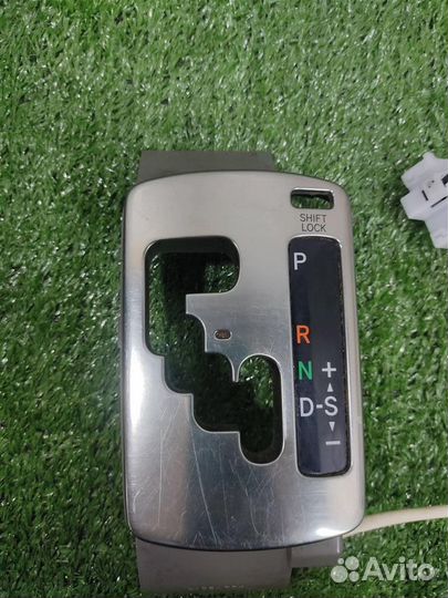 Накладка консоли Toyota Avensis T25 2004