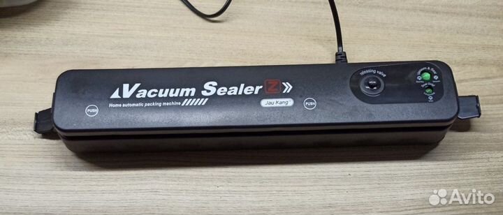 Вакуумный упаковщик+2 пакета 28*500 см