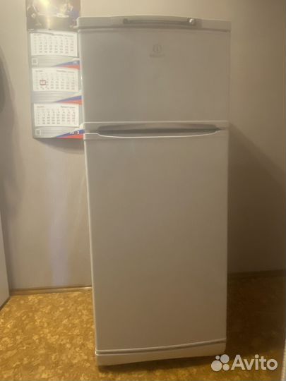 Холодильник indesit