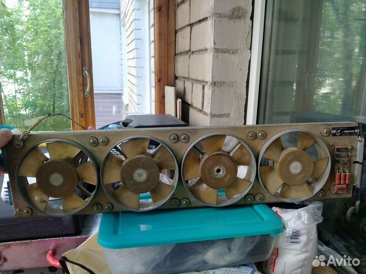 Блок вентилятора в количестве четырёх штук