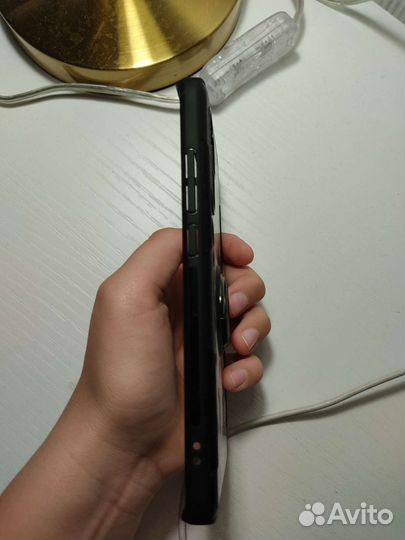 Чехол на телефон