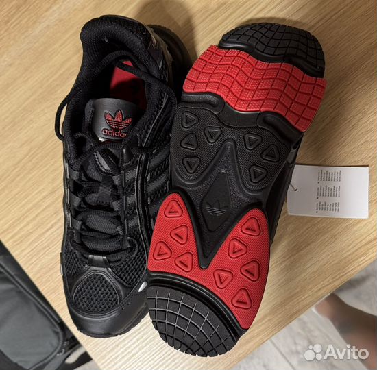 Кроссовки Adidas