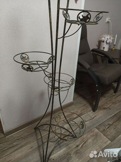 Подставка для цветов напольная металлическая