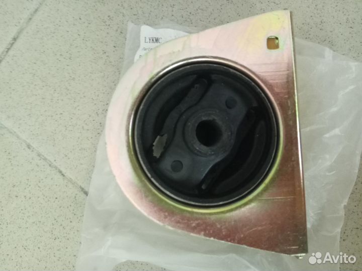 Опора двигателя передняя Mitsubishi Lancer IX