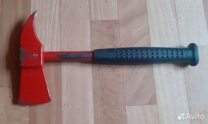 Топор пожарного