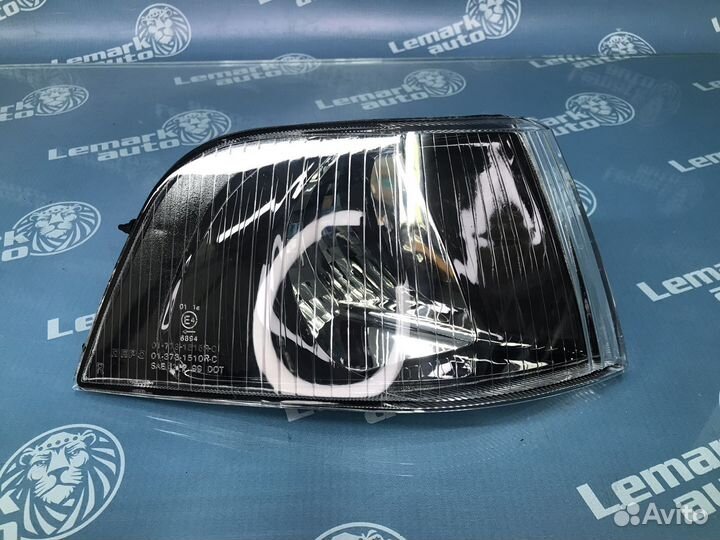 Фонарь указателя поворота правый Volvo S40