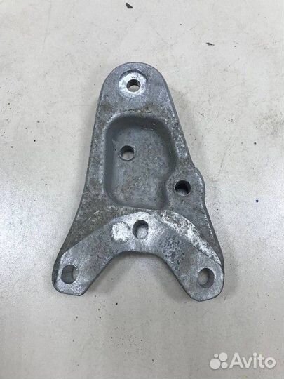 Кронштейн двигателя правый 1.2 Skoda Fabia