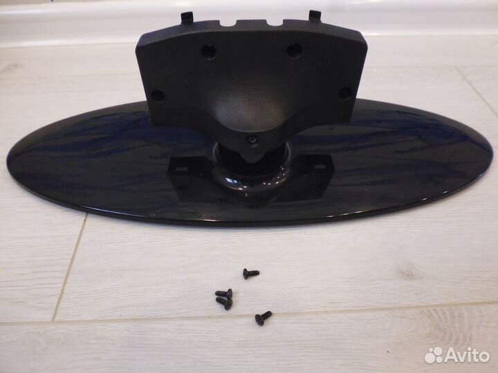 Подставка от Samsung UE32D4003BW с крепежом