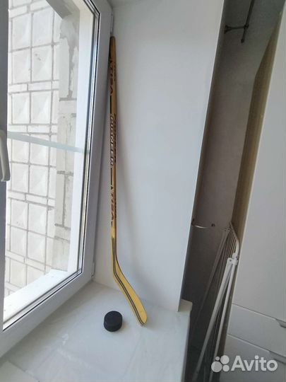 Хоккейная клюшка Pioneer и шайба