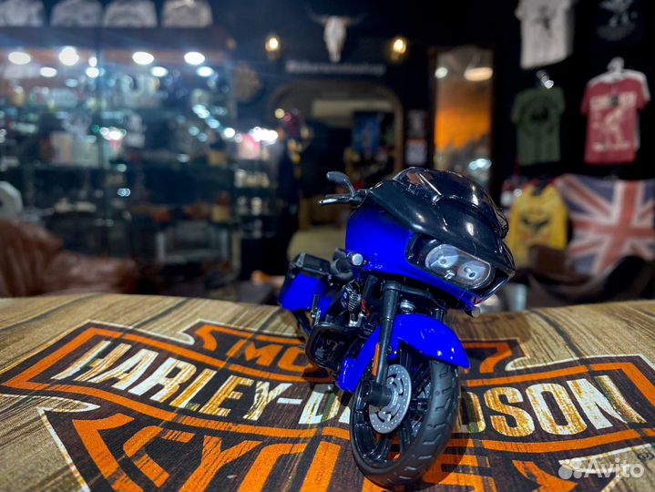Модель мото 1:18 Harley Davidson Road Glide синий