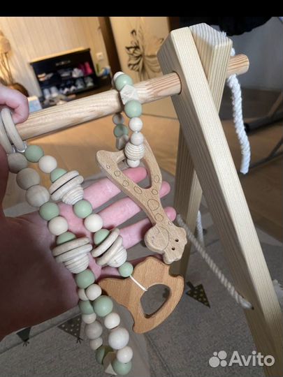 Тренажер стойка монтессори с подвесами