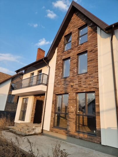 Дом 265 м² на участке 6 сот.