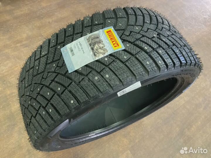 Pirelli Ice Zero 2 285/40 R22 110H