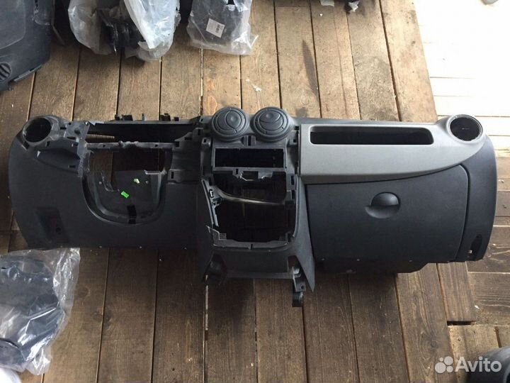 Торпедо Renault Logan 2004-2016