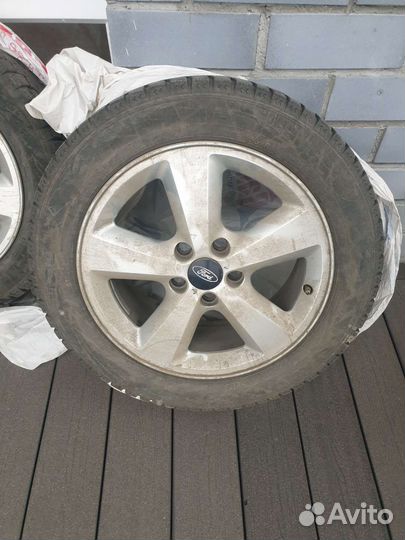 R16 Pirelli Formula Ice 205/55, PCD 5x108 DIA 63.3