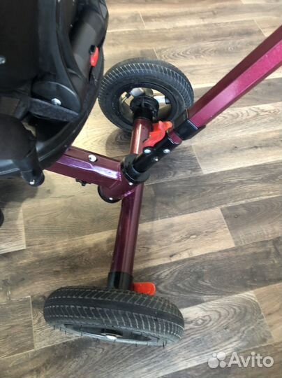 Трехколесный велосипед -коляска с ручкой