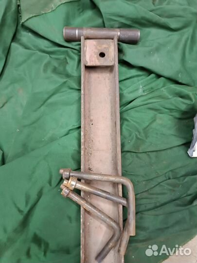 Винтовой гаражный замок