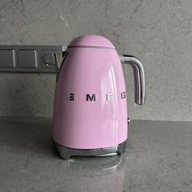 Чайник Smeg 1.7 литра розовый