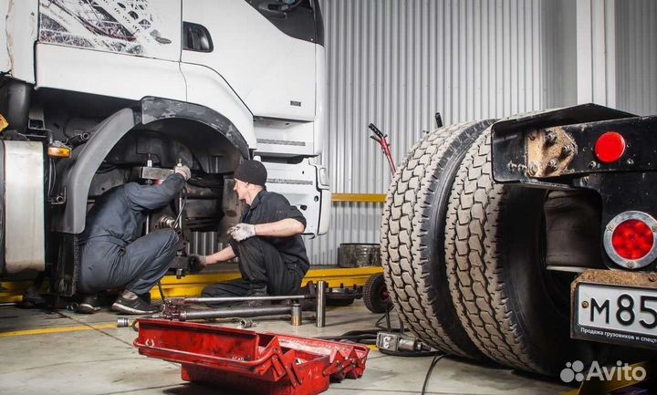 Слесарь Вахта или полный день в грузовой сервис