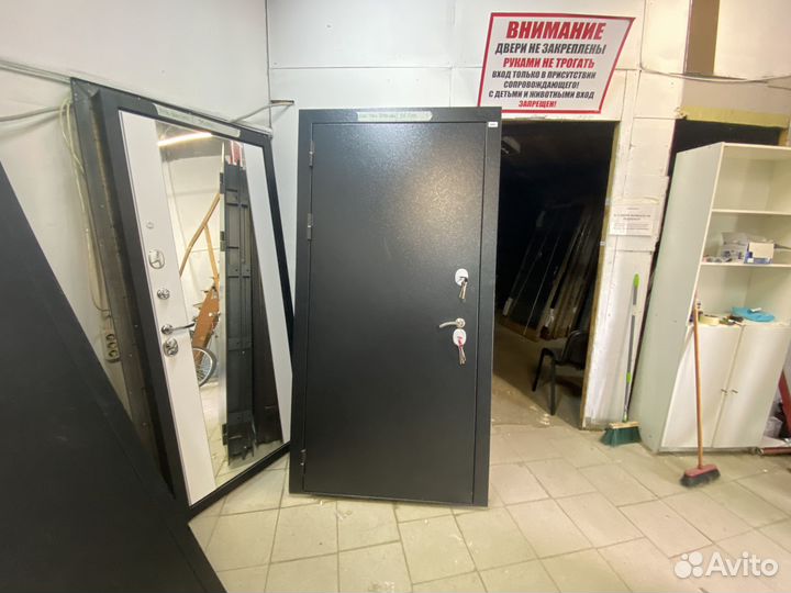 Дверь входная металлическая бу