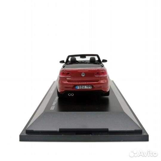 Модель автомобиля Schuco 450746600 VW Golf 1:43