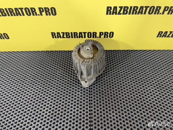 Опора двигателя левая Mercedes-Benz E-class