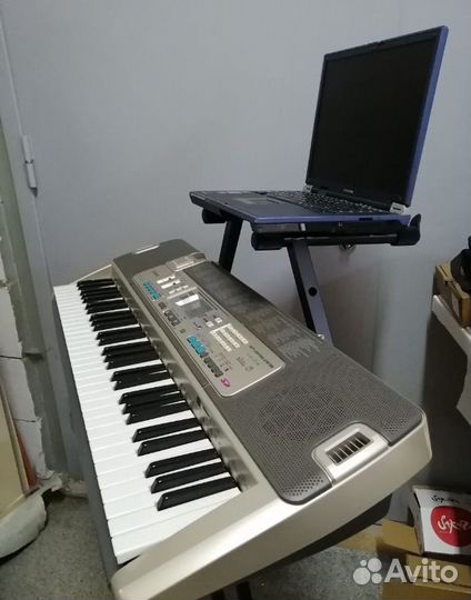 Подставка для ноутбука на синтезаторную стойку