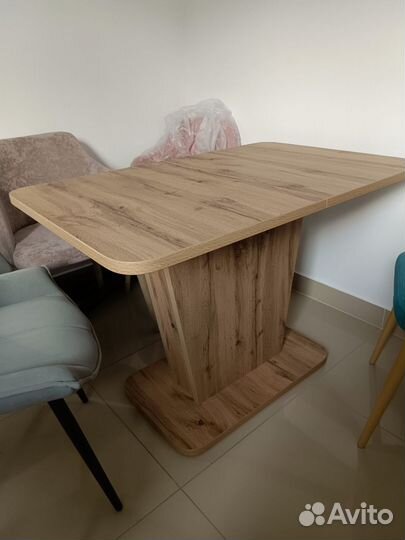 Стол обеденный