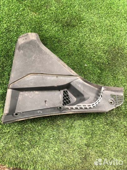 Водосток передний правый Bmw 5 F10 N52B25 2011